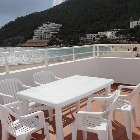 Apartamentos Cala Llonga Exteriör bild