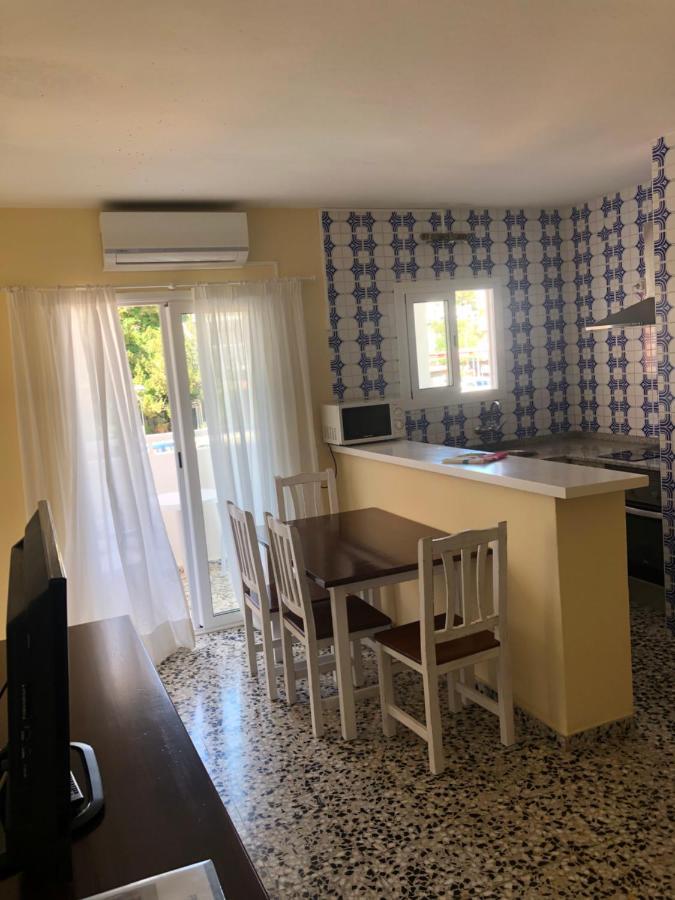 Apartamentos Cala Llonga Exteriör bild