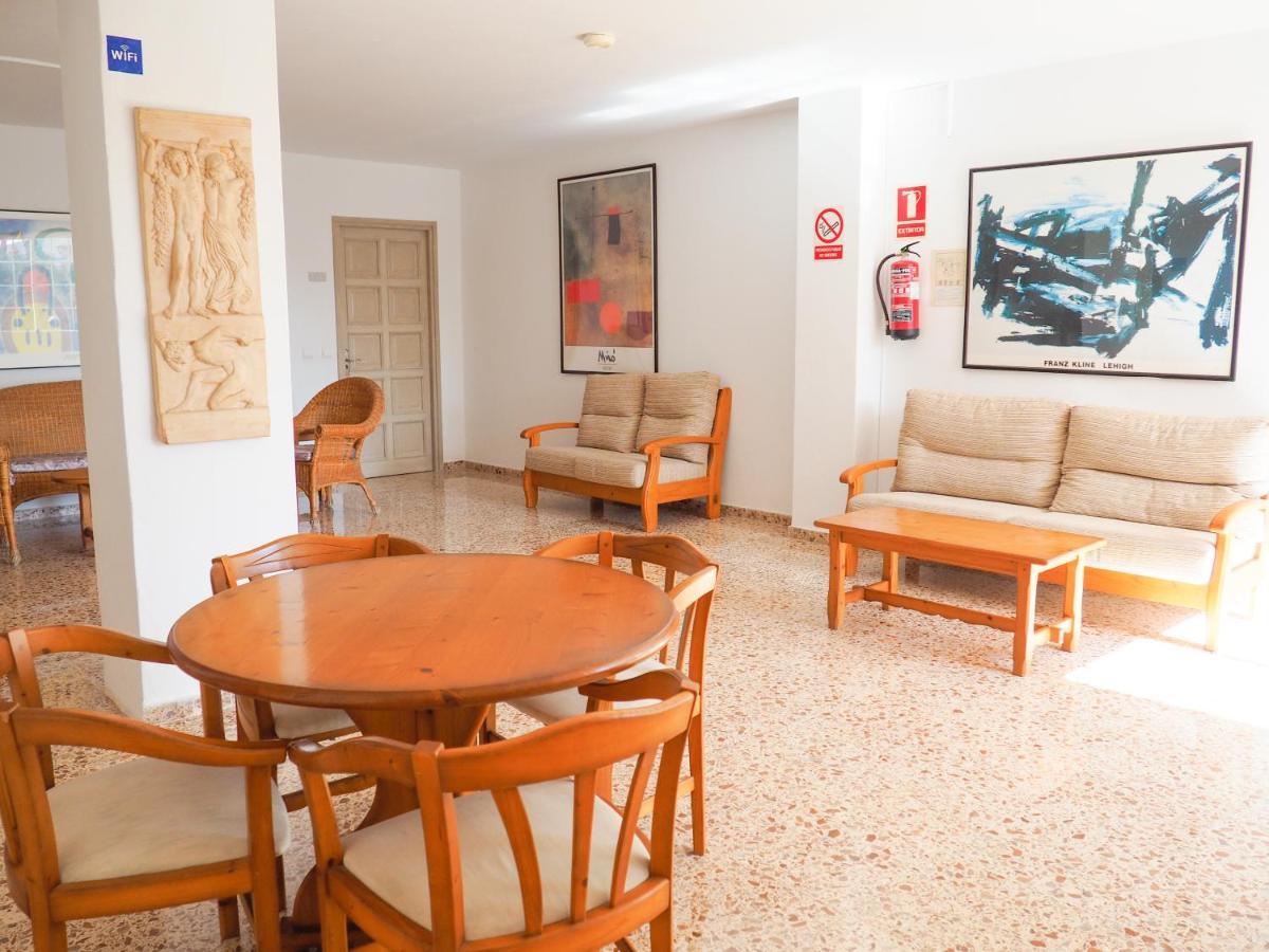 Apartamentos Cala Llonga Exteriör bild