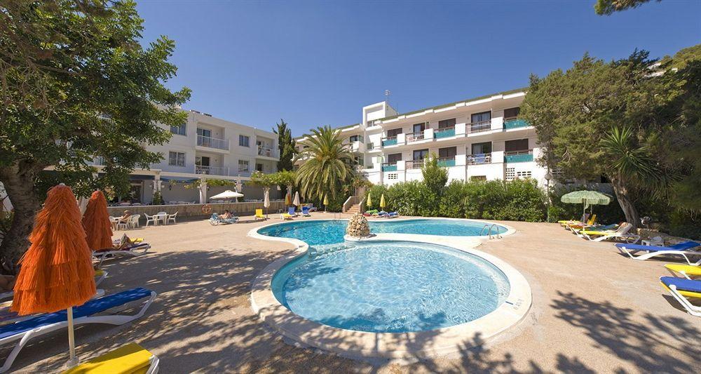 Apartamentos Cala Llonga Exteriör bild