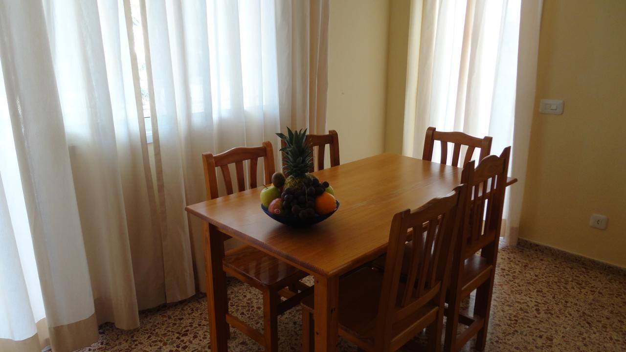 Apartamentos Cala Llonga Exteriör bild