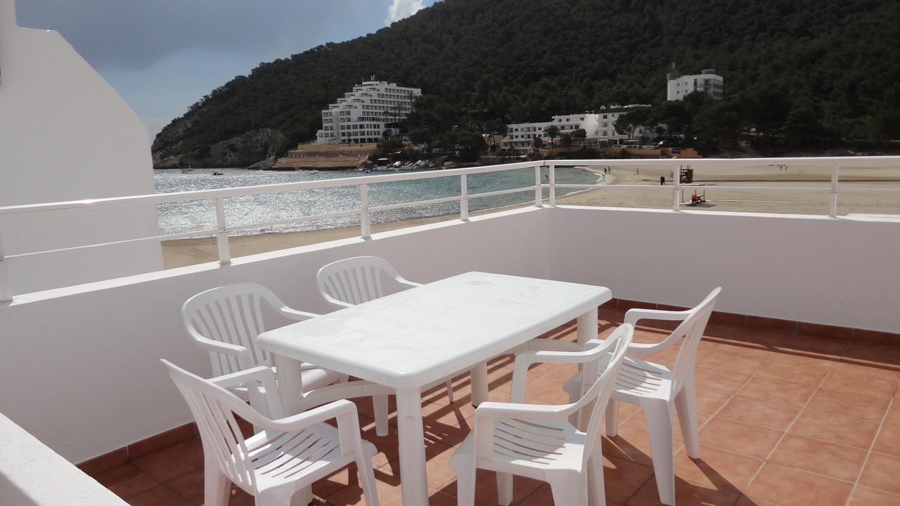 Apartamentos Cala Llonga Exteriör bild