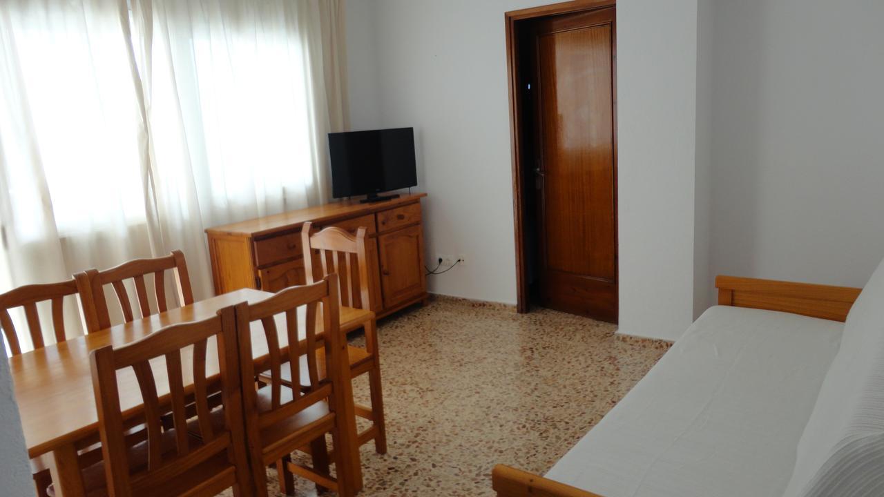 Apartamentos Cala Llonga Exteriör bild