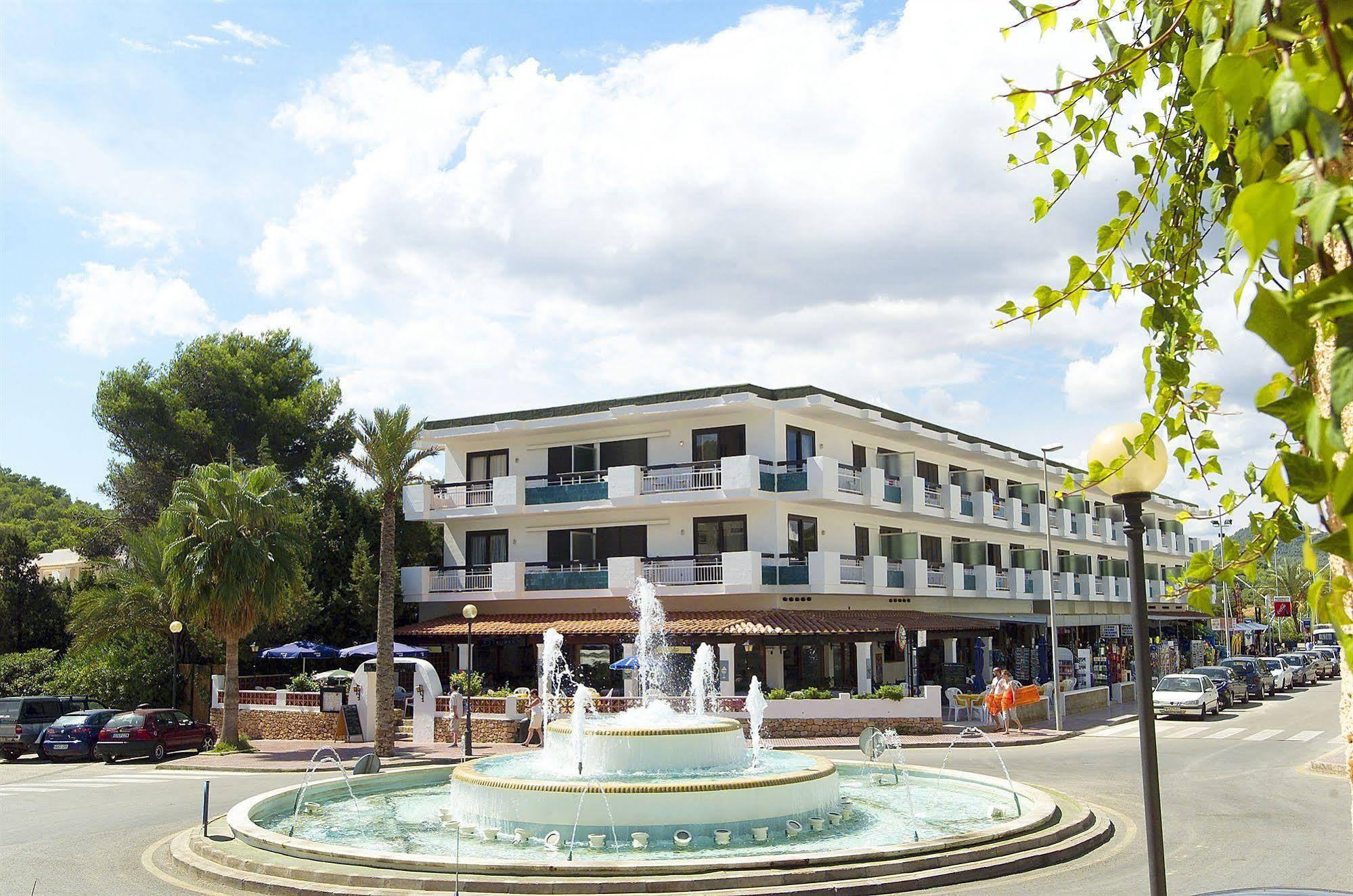 Apartamentos Cala Llonga Exteriör bild