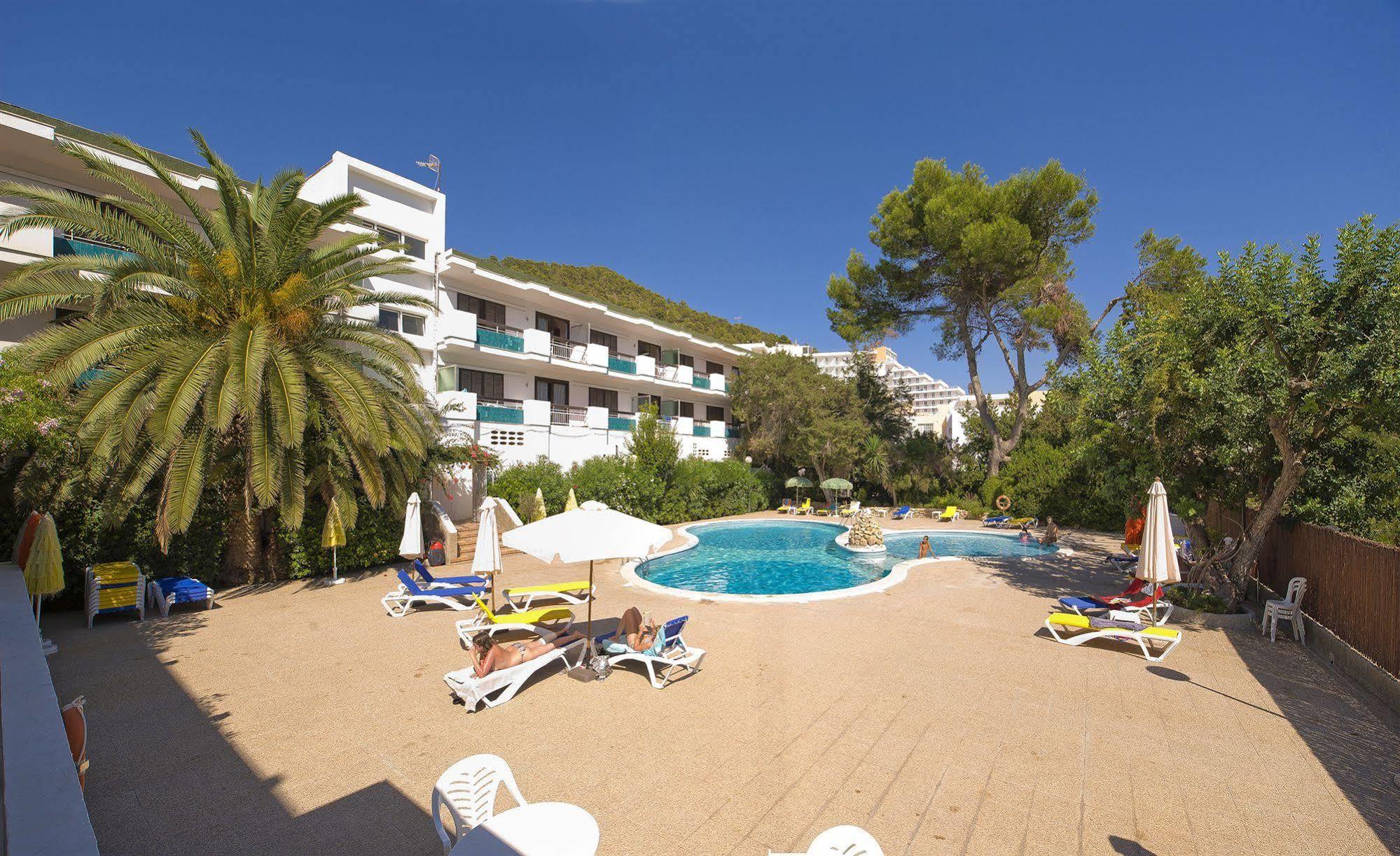 Apartamentos Cala Llonga Exteriör bild