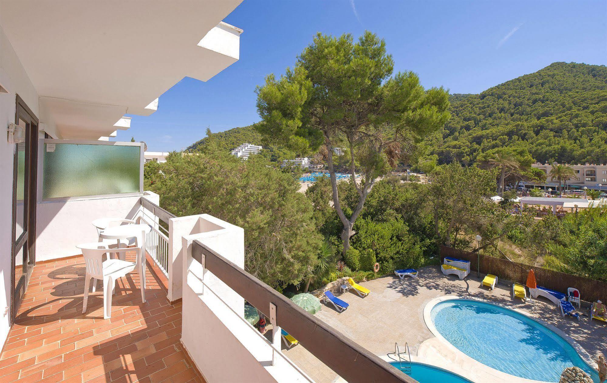 Apartamentos Cala Llonga Exteriör bild