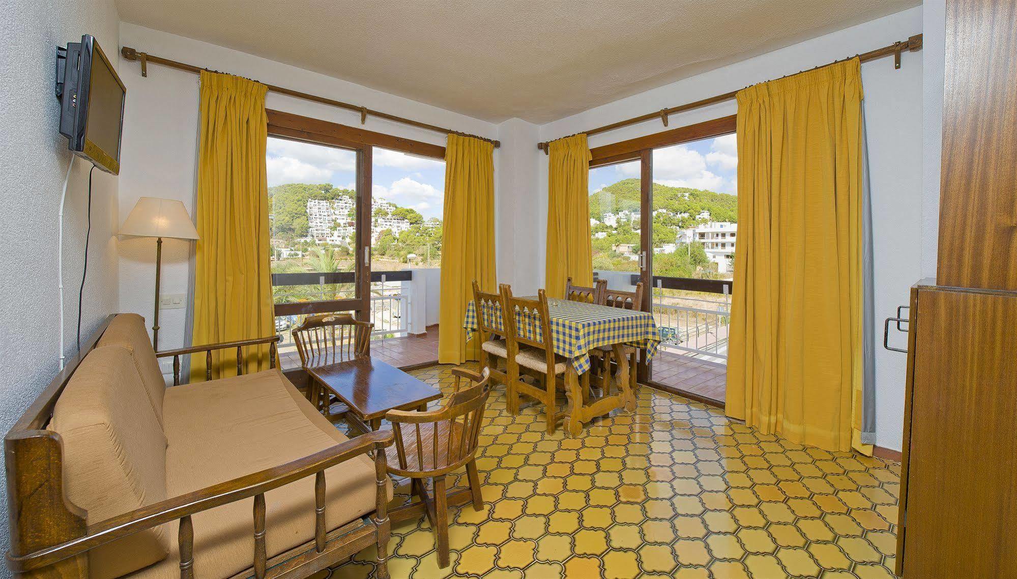 Apartamentos Cala Llonga Exteriör bild