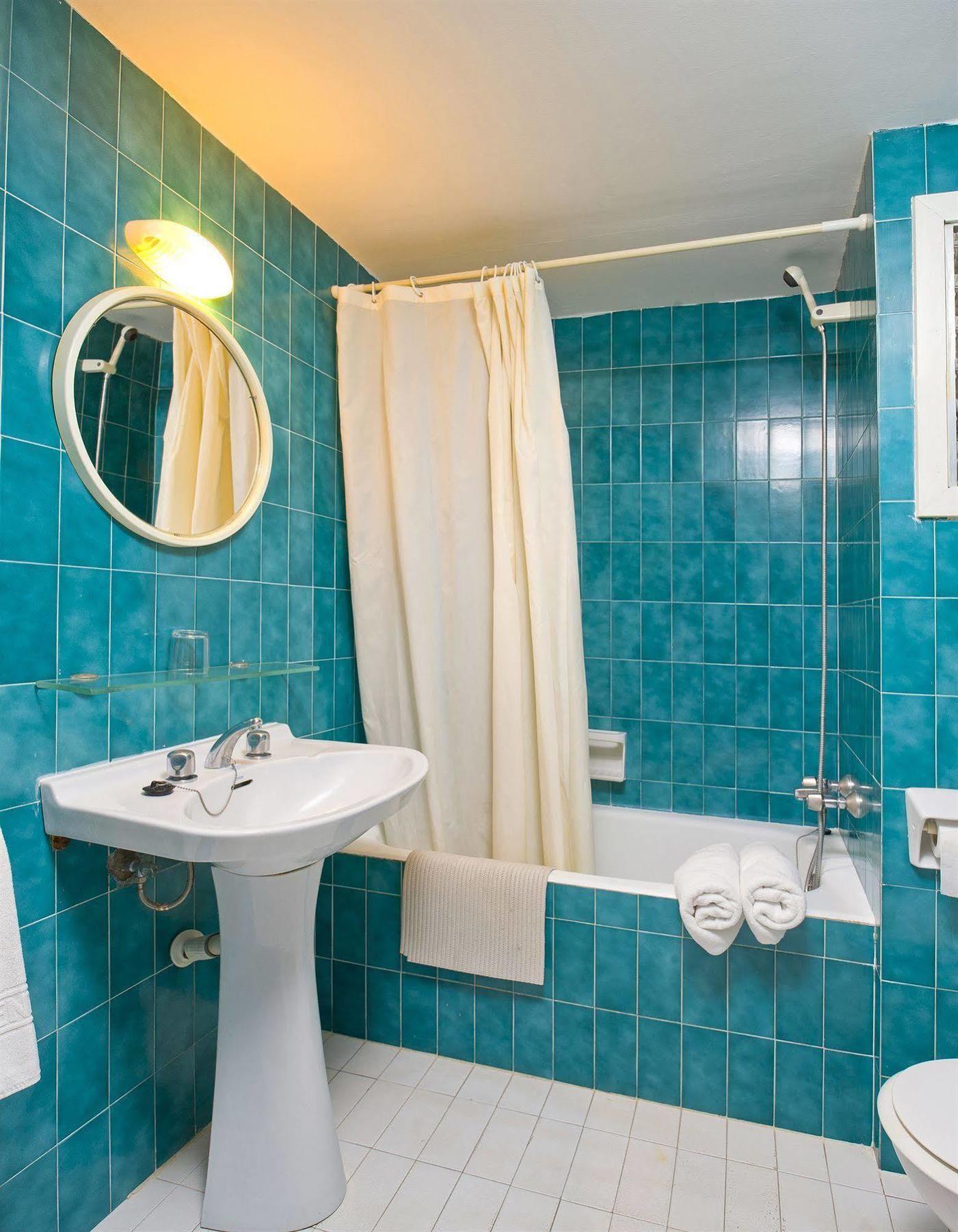 Apartamentos Cala Llonga Exteriör bild