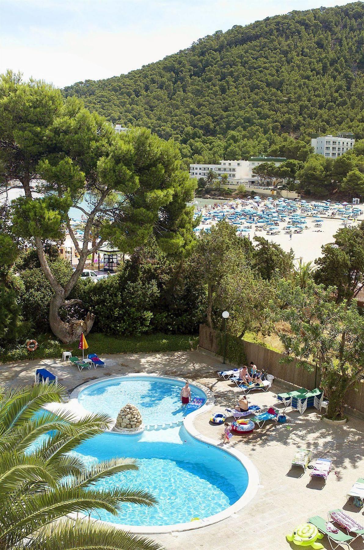 Apartamentos Cala Llonga Exteriör bild