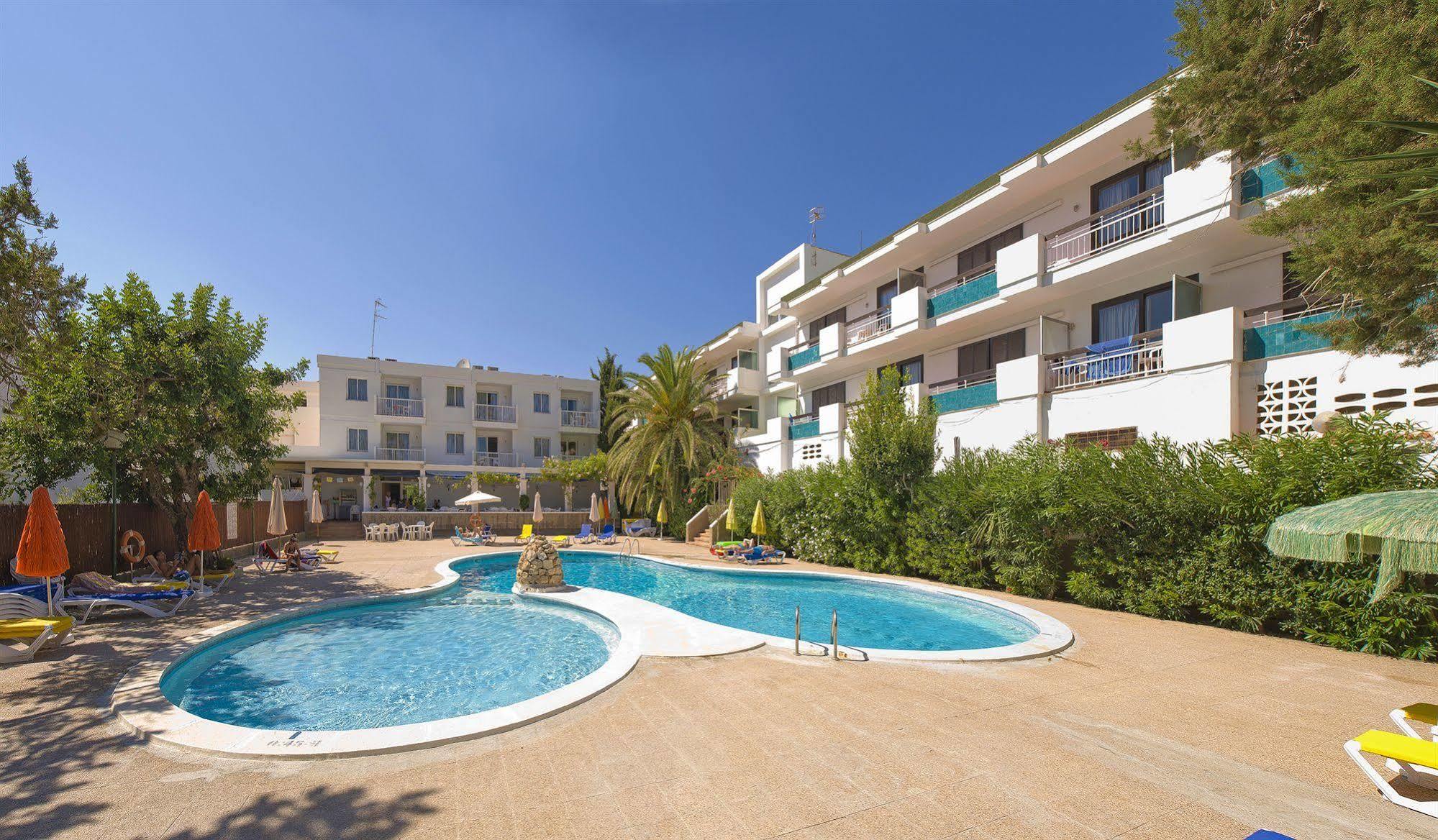 Apartamentos Cala Llonga Exteriör bild