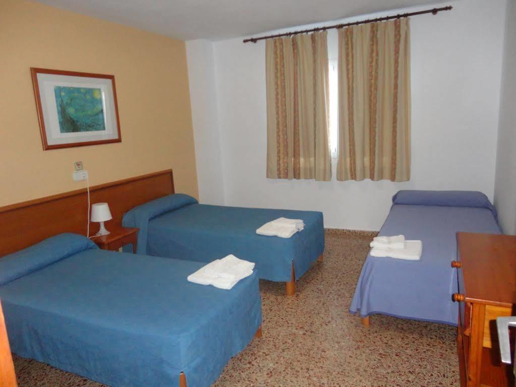 Apartamentos Cala Llonga Exteriör bild