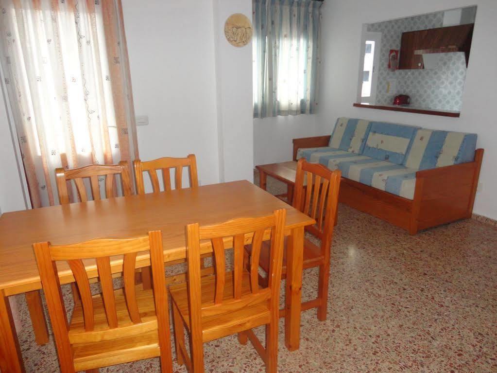 Apartamentos Cala Llonga Exteriör bild